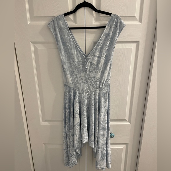 NWOT Urban Outfitters Corina Velvet Short Sleeve Minidress - Picture 5 of 5